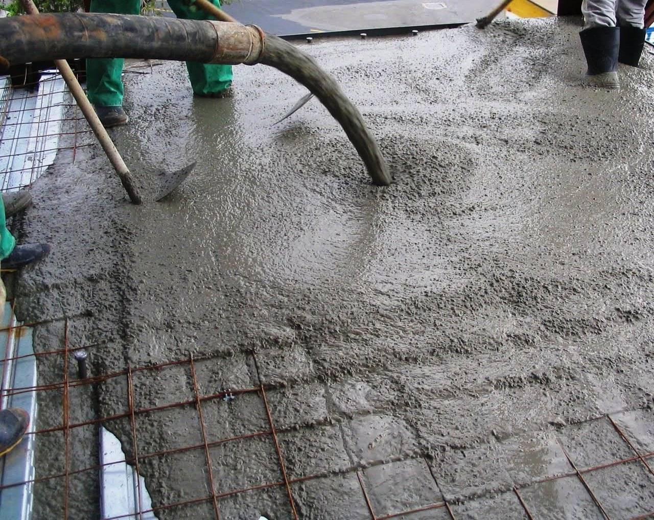 Производство бетонной смеси. Бетон m150. Бетон м100. Железнение бетона. Бетон раствор.